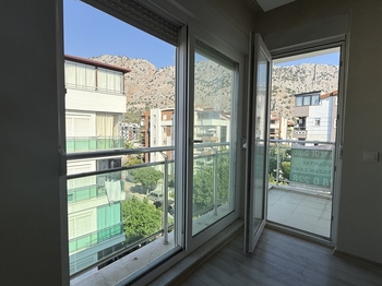 KONYAALTI HURMA MAHALLESİ VİA MARİS 1 SİTESİ 1+1 SATILIK DAİRE