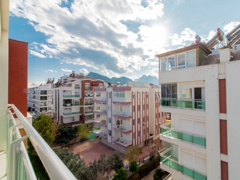 KONYAALTI HURMA MAHALLESİ VİA MARİS 1 SİTESİ 1+1 SATILIK DAİRE